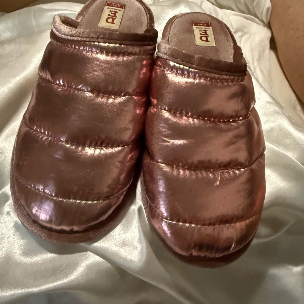 Dearfoams Metallic Pink Slippers
